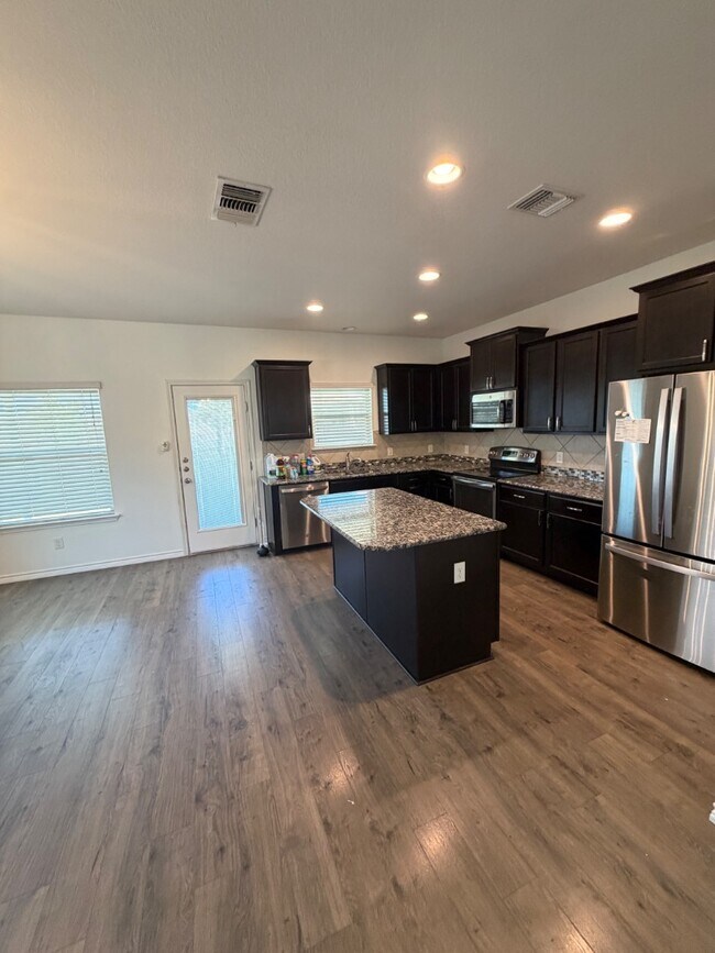 Building Photo - 1114 Emerald Gate Dr