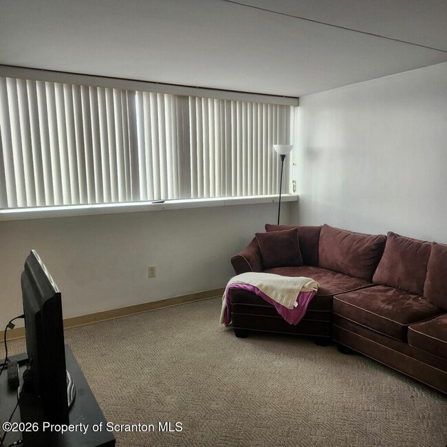 Building Photo - 220 Linden St