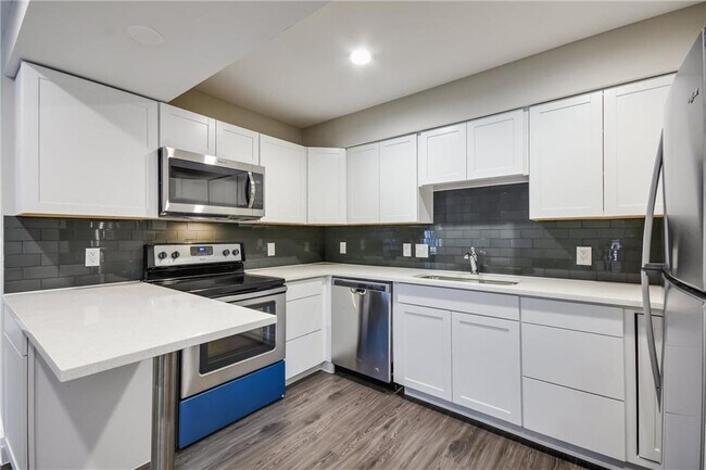 Building Photo - 935 La Posada Dr