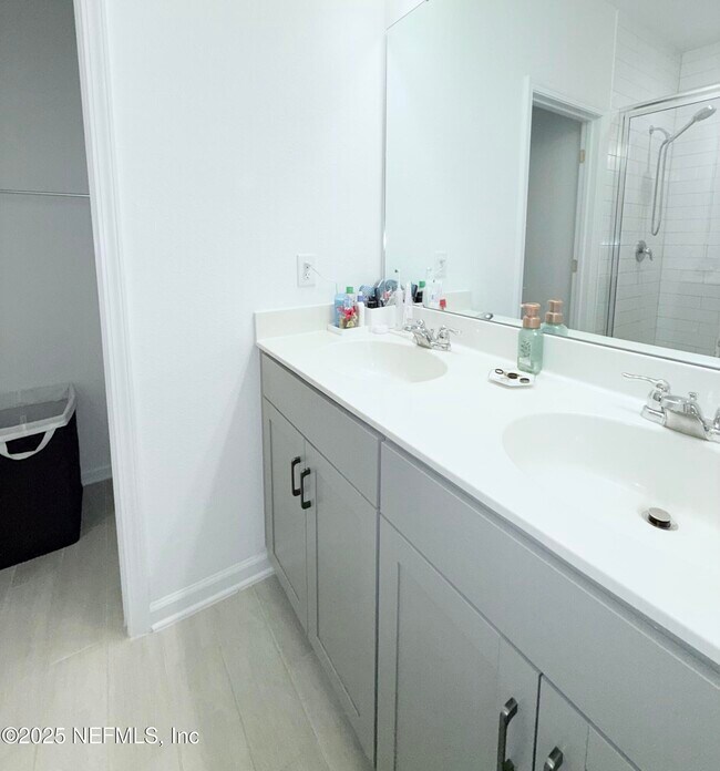 Building Photo - 367 Brandon Lks Dr