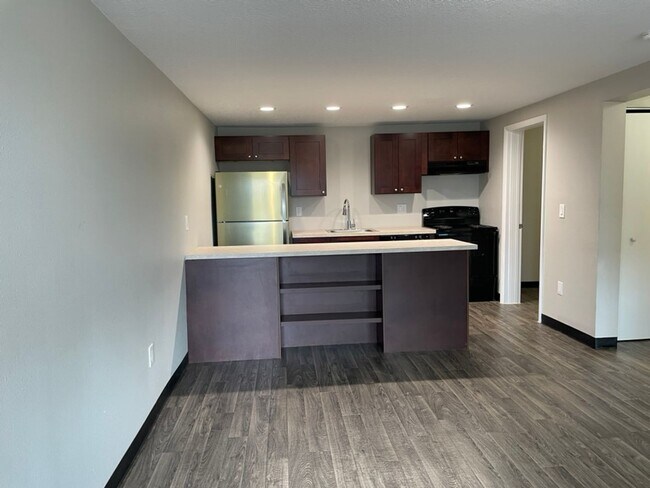 Building Photo - The Hampton - 1 Bedroom 1 Bathroom with in...
