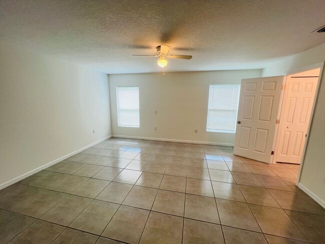 Building Photo - GORGEOUS 4 Bedroom/ 2 Bathroom in Palm Bay!!