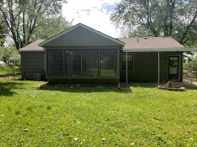 Building Photo - Remodeled Raytown Home-Available NOW!!