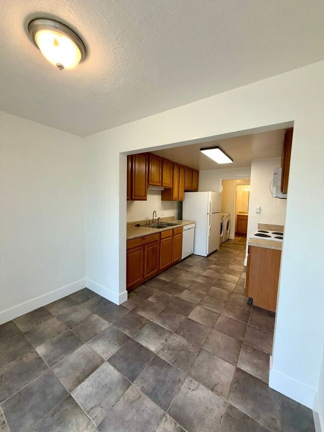 Building Photo - 1643 York Wy