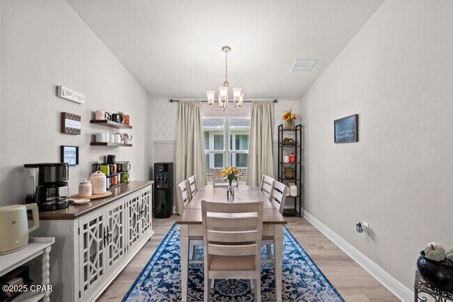 Building Photo - 11434 Palm Breeze St