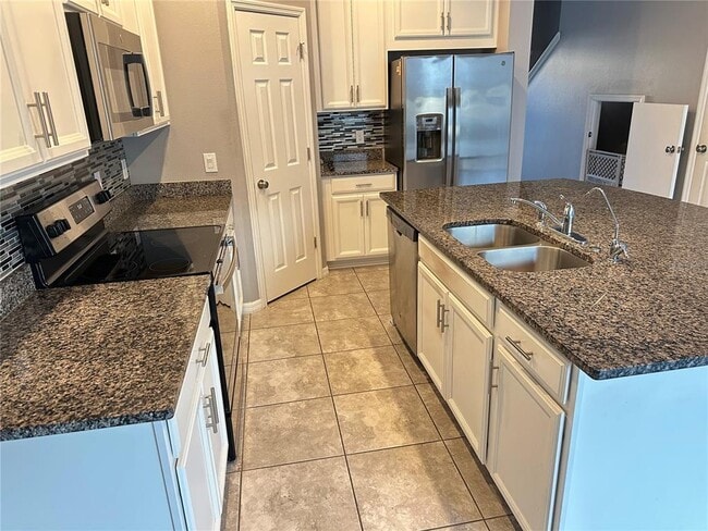 Building Photo - 10834 Wyne Tree Ct