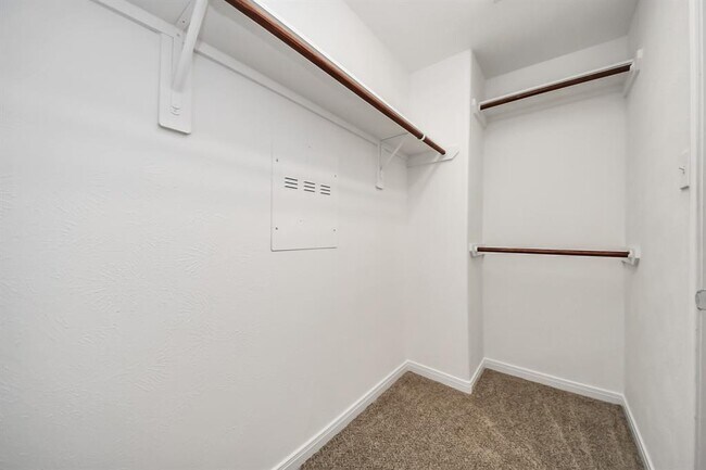 Building Photo - 7447 Oakwood Canyon Dr