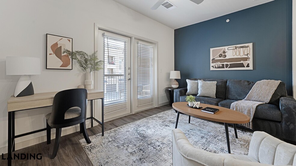 Building Photo - 2825 Main St