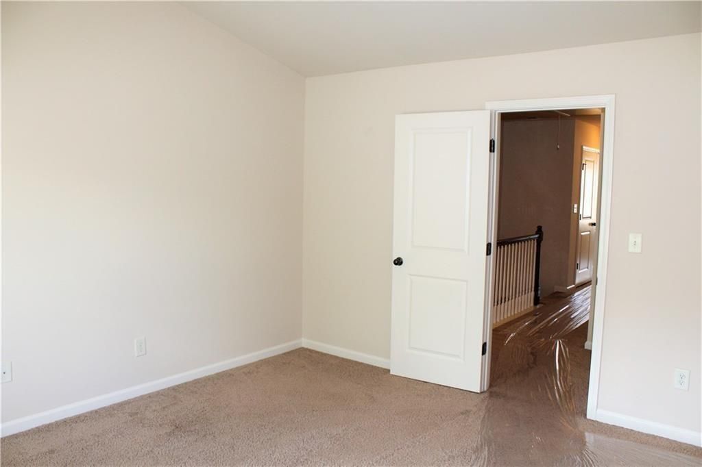 Building Photo - 810 Riverdance Dr