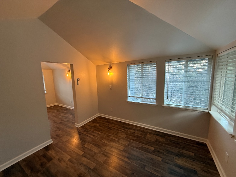 Building Photo - 8255 Oak St