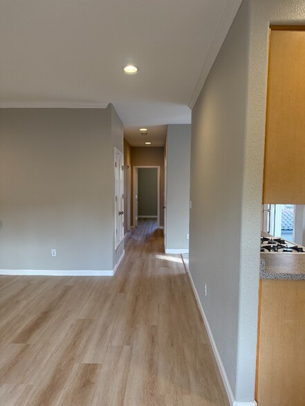 Building Photo - 600 Moraga Rd