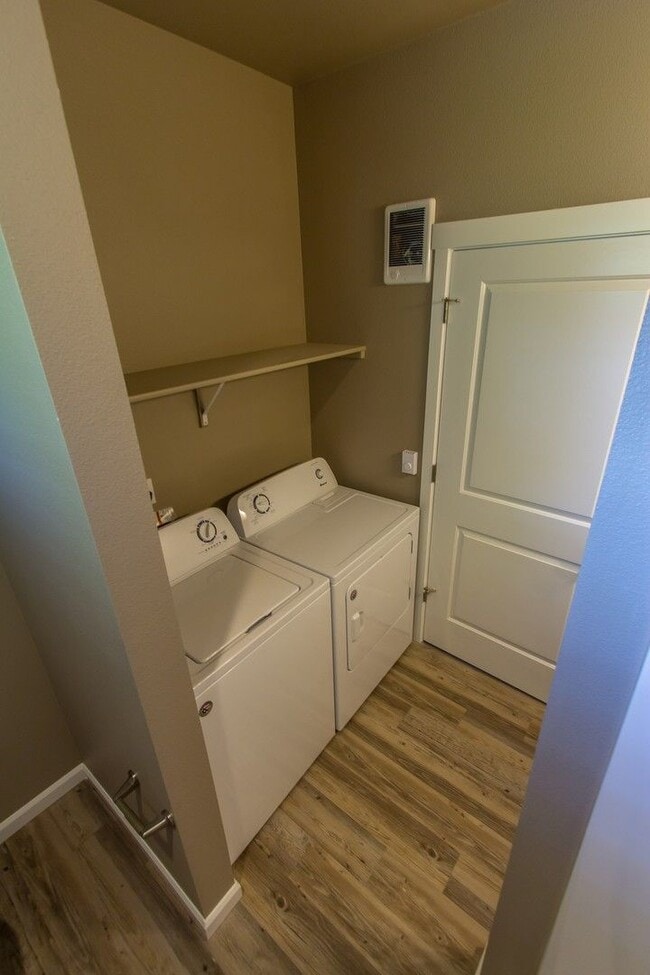 Building Photo - 4245 Hawthorne Ave NE