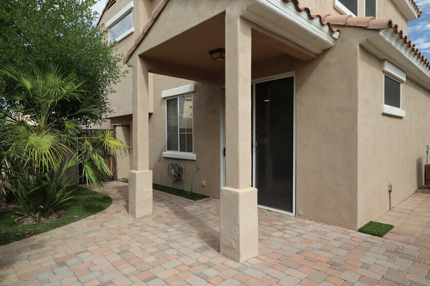 Building Photo - 207 E Mountain Sage Dr