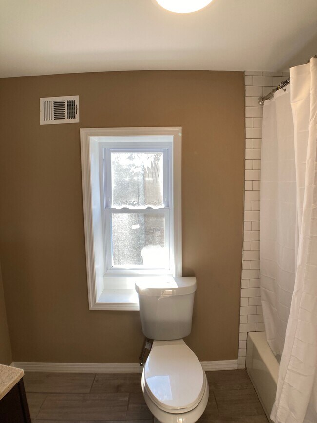 Building Photo - 4523 Parrish St