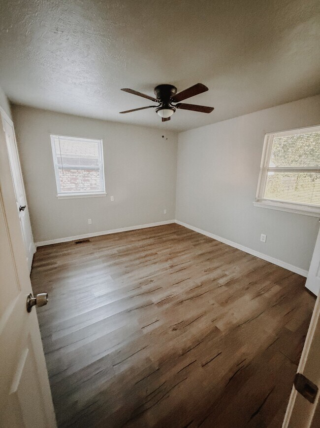 Building Photo - 6336 N Hammond Ave