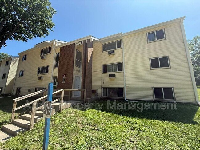 Building Photo - 1010 N 16th St