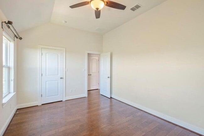 Building Photo - 11812 Mira Vista Way