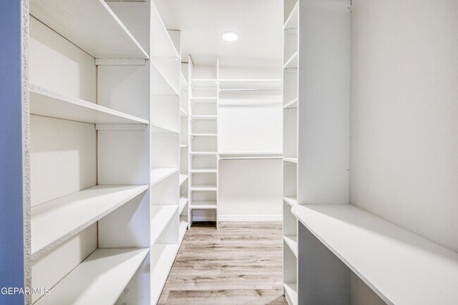 Building Photo - 5733 Saplinas Rd