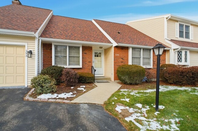 Building Photo - 193 The Meadows