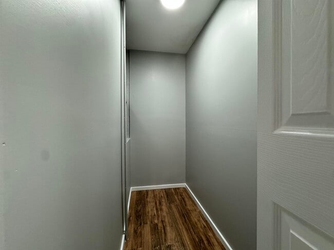 Building Photo - 1513 Summit Ave