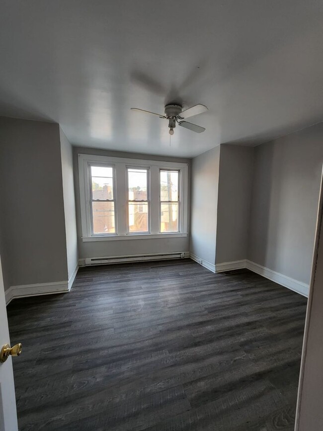 Building Photo - Remodeled home - Olney