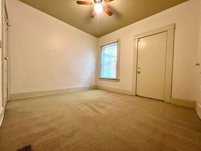 Building Photo - Stunning Vintage 2 Bed 1 Bath in NW 23rd!