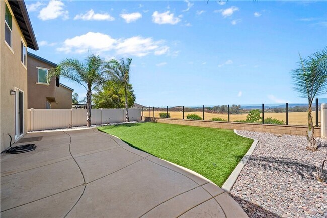 Building Photo - 37749 Fiesta Flower St