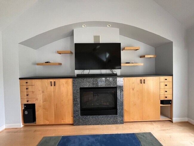 Building Photo - Welcome to Elegant Living in the Charming ...