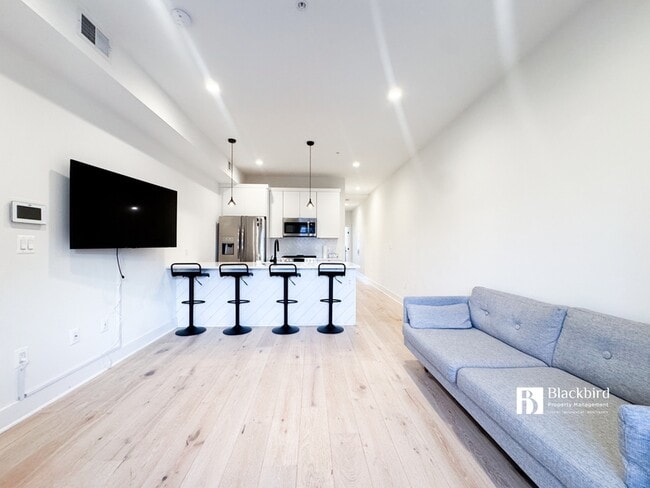 Building Photo - 1011 18th St NE