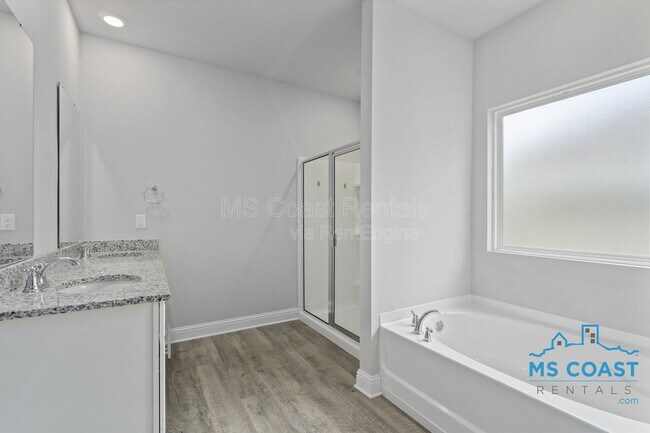Building Photo - 5759 Overland Dr
