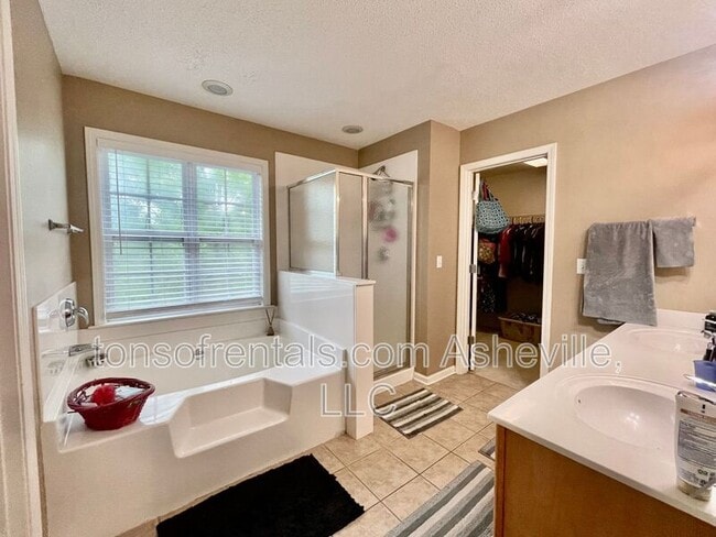 Building Photo - 51 Yorktown Cir