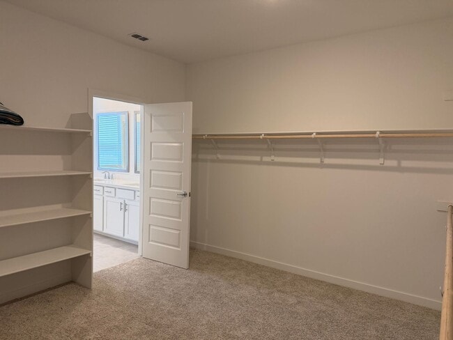 Building Photo - Beautiful Sacramento 5 Bedroom 3 Bathroom 3000 Sqft. Home for Rent