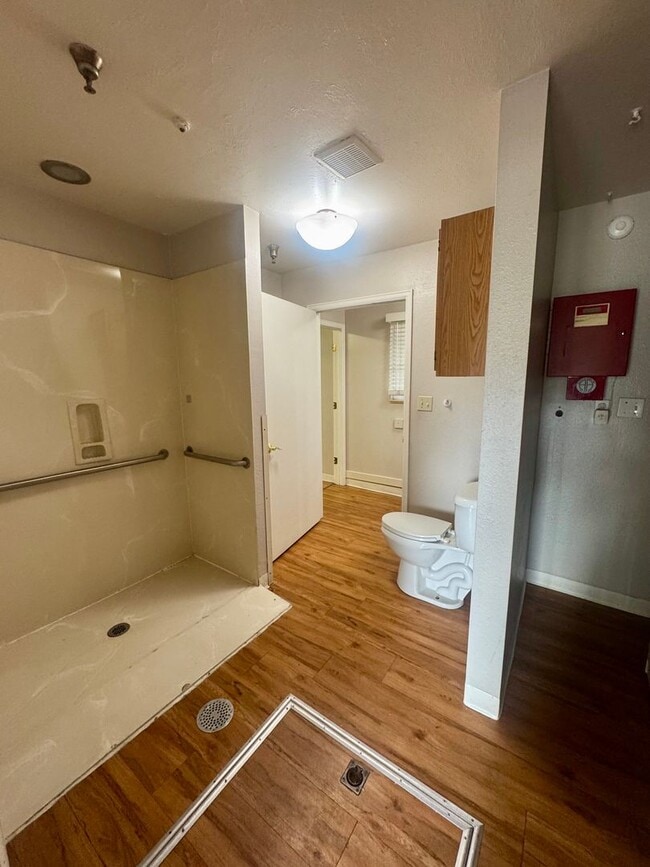 Building Photo - 5 bedroom Ranch home in North Colorado Spr...
