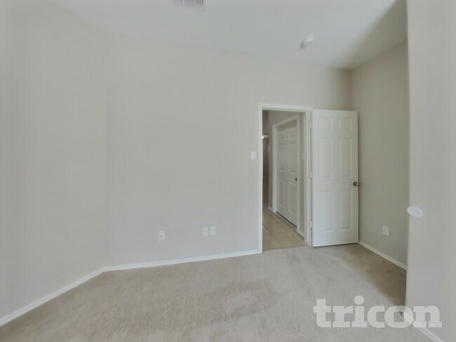 Building Photo - 347 Foster Ln