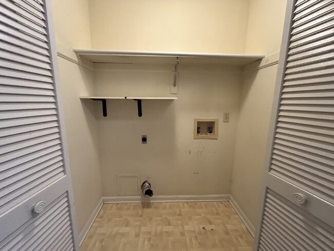 Building Photo - Home For Rent