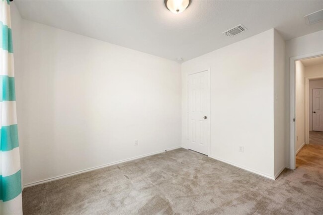 Building Photo - 704 Bailey Park Dr