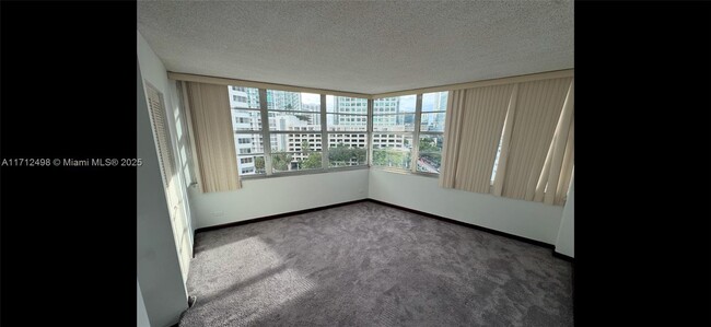 Building Photo - 801 Brickell Bay Dr