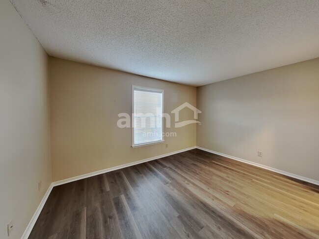 Building Photo - 10812 Parker Dr