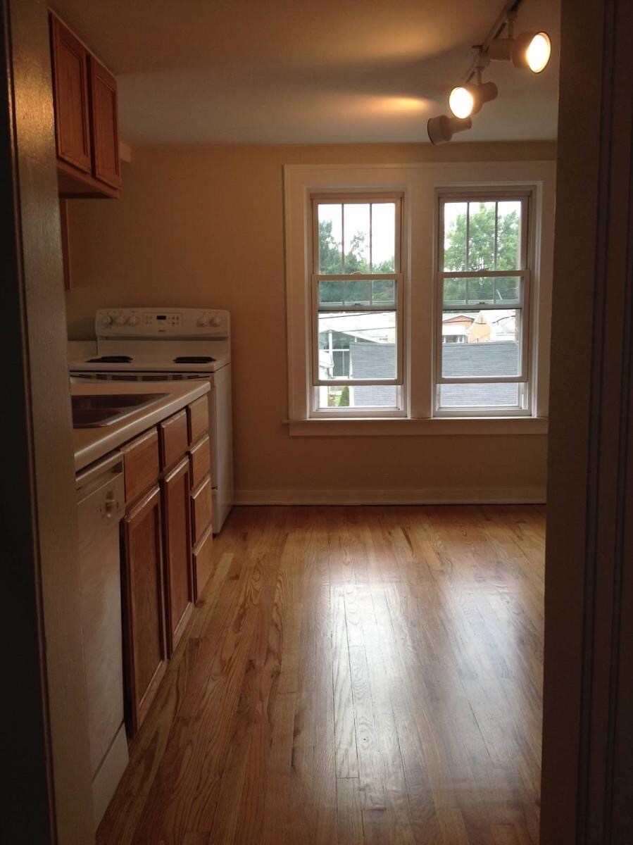 Building Photo - 1123 Midland Blvd