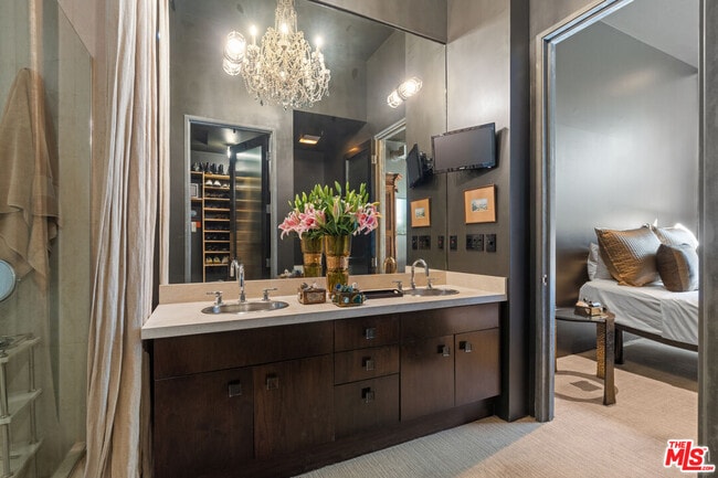 Building Photo - 710 Orlando Ave