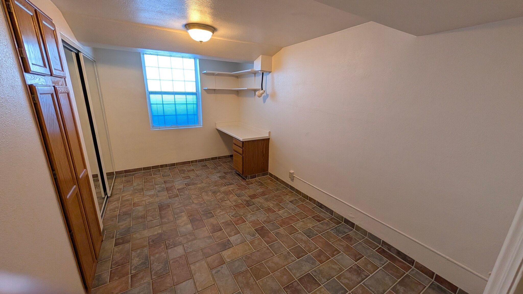 Building Photo - 303 S Douglas St