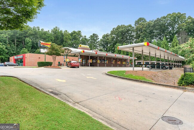 Building Photo - 1131 Custer Ave SE