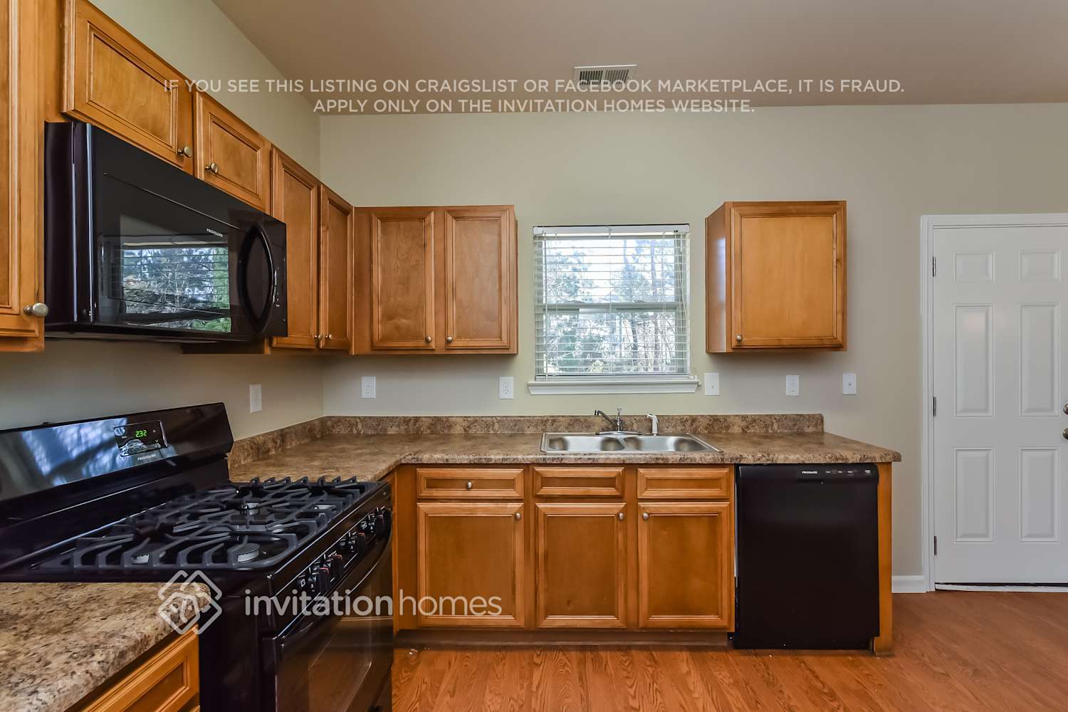 Building Photo - 3967 Rosebud Park Dr