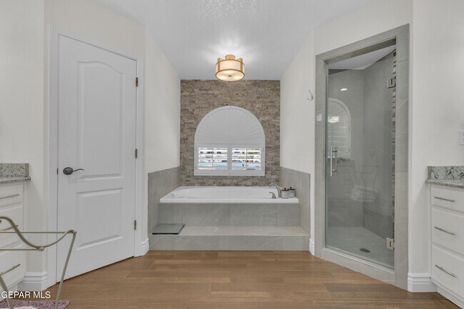 Building Photo - 2085 Paseo Del Prado Dr