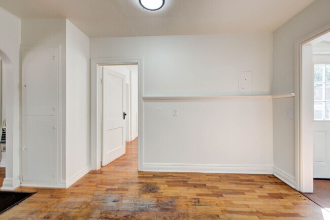 Building Photo - 1132 W Eufaula St