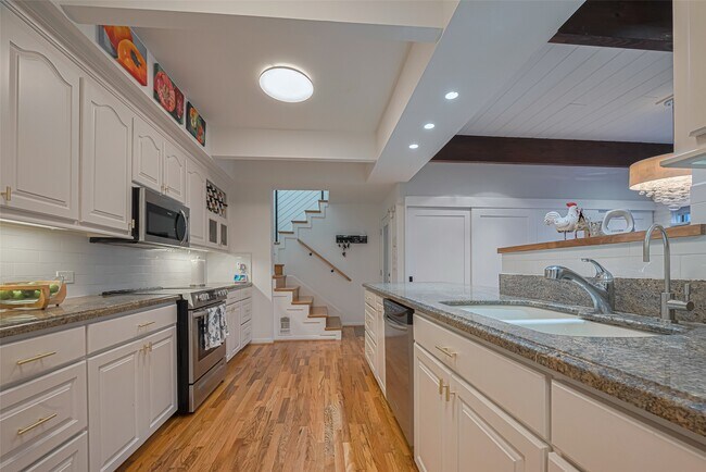 Building Photo - 5368 Brownway St