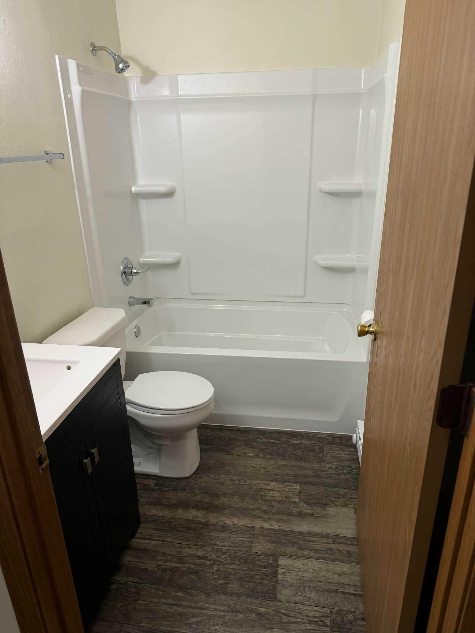 Building Photo - 700 Meadow Ln