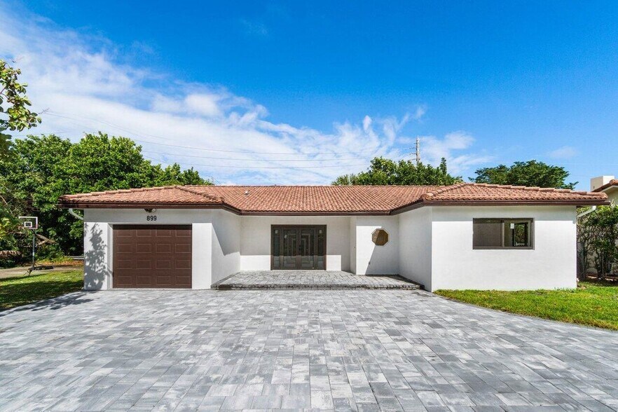 Primary Photo - 899 NW 7th Dr