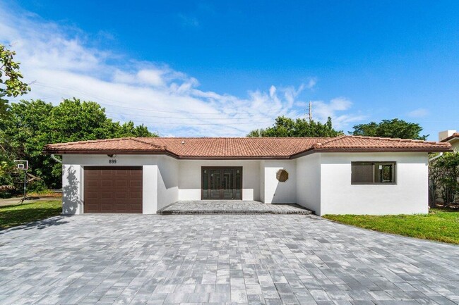 Primary Photo - 899 NW 7th Dr