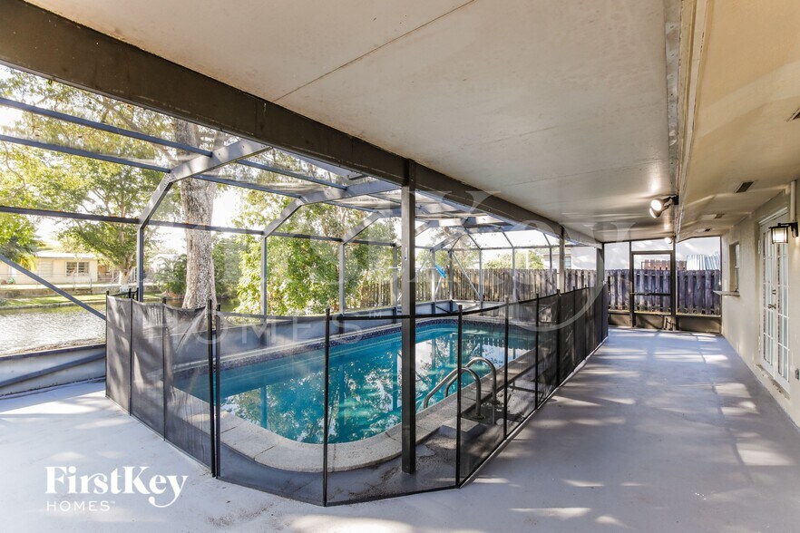 Building Photo - 8410 NW 27th Pl